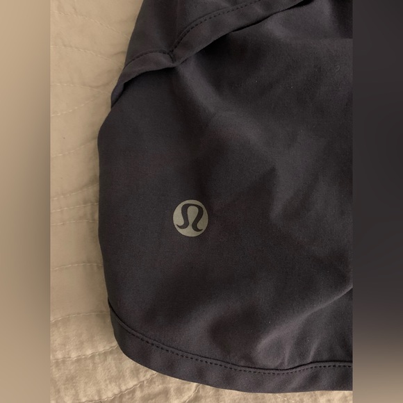 Lululemon size 10 shorts - Picture 3 of 4
